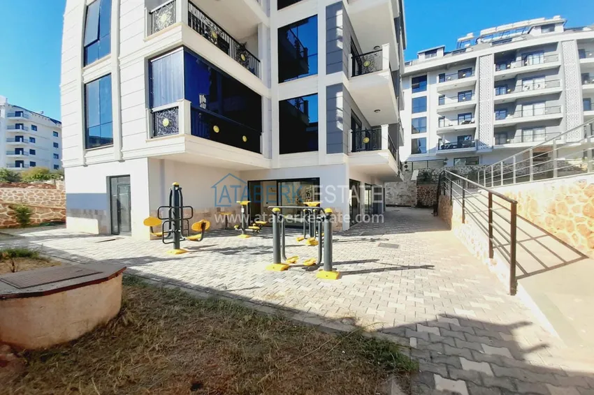 Трехкомнатная квартира с чистовой отделкой в новостройке -  Алания, район Оба 5 