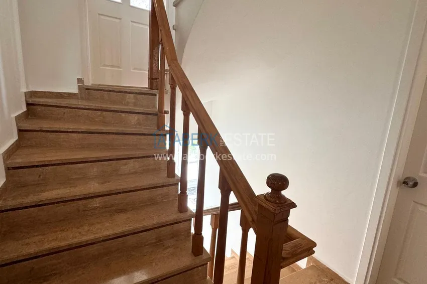 Приобрести Триплекс вилла в коттеджном комплексе в 300 метрах от моря в районе Кестель, Алания 8