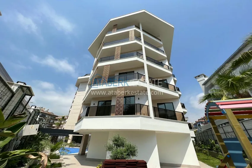 Трёхкомнатная квартира в районе Оба. Недвижимость подходит для краткосрочной аренды 8