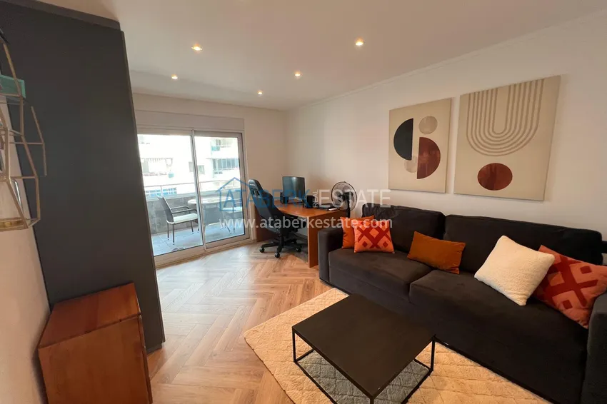 Приобрести Линейная квартира 3+1 с мебелью и застеклённым балконом на первой береговой, район Тосмур – Алания 9 