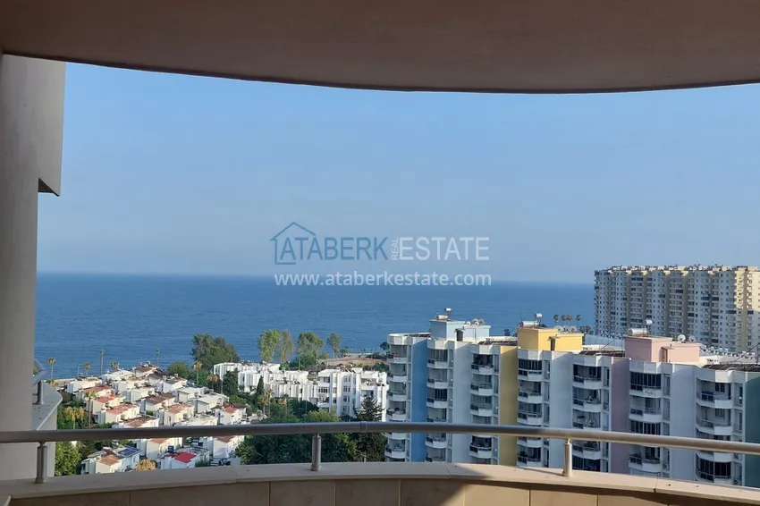 Приобрести Трехкомнатная квартира с мебелью и панорамным видом на море в Чешмели, Мерсин 11 