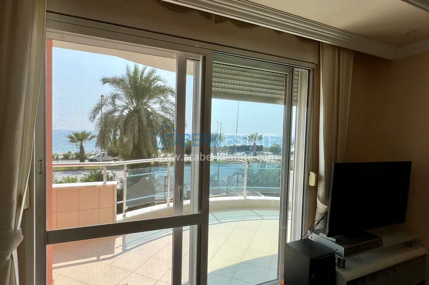 Приобрести Трехкомнатная квартира в Махмутларе с мебелью в комплексе на первой береговой линии 12 