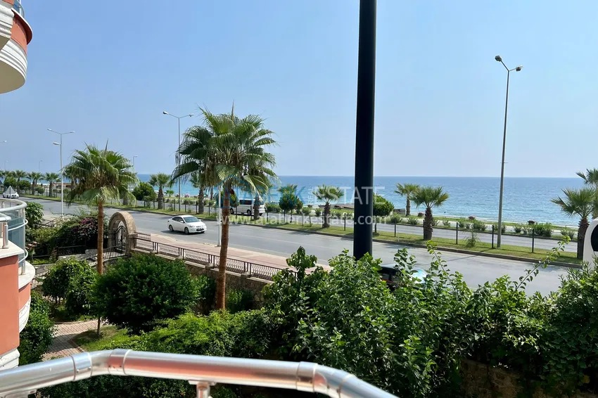 Приобрести Трехкомнатная квартира в Махмутларе с мебелью в комплексе на первой береговой линии 15 