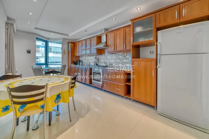 Приобрести Линейная квартира 4+1 с современным интерьером в комплексе на первой береговой в Алании, район Оба 21