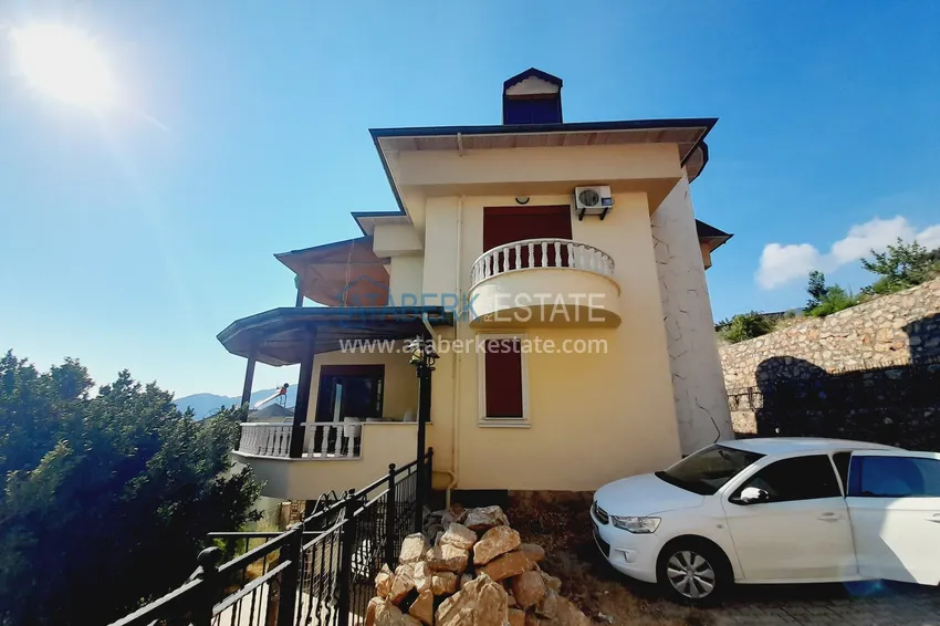 Двухэтажная смежная вилла с панорамным видом в районе Бекташ, Алания. Недвижимость подходит для гражданства 2 