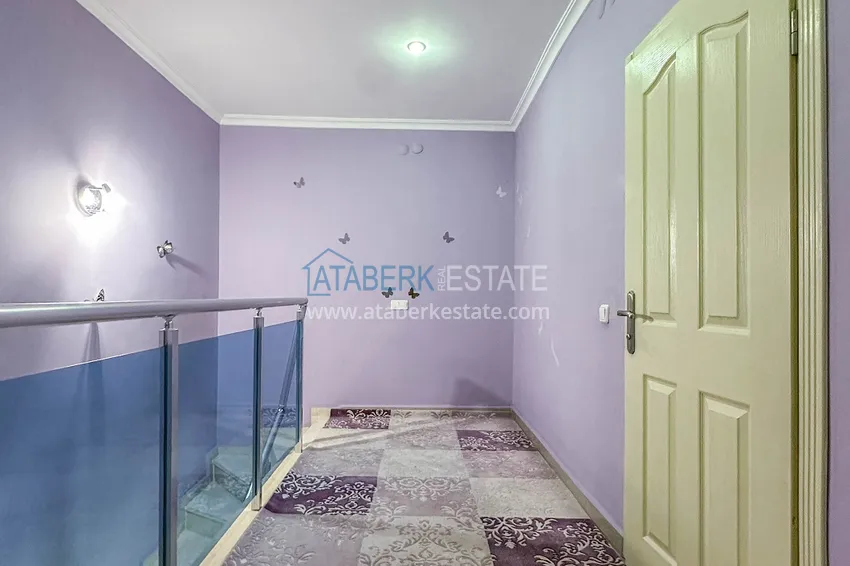 Приобрести Пентхаус-дуплекс в центре Алании – мебель, вид на море и горы, в 450 метрах от пляжа 28 