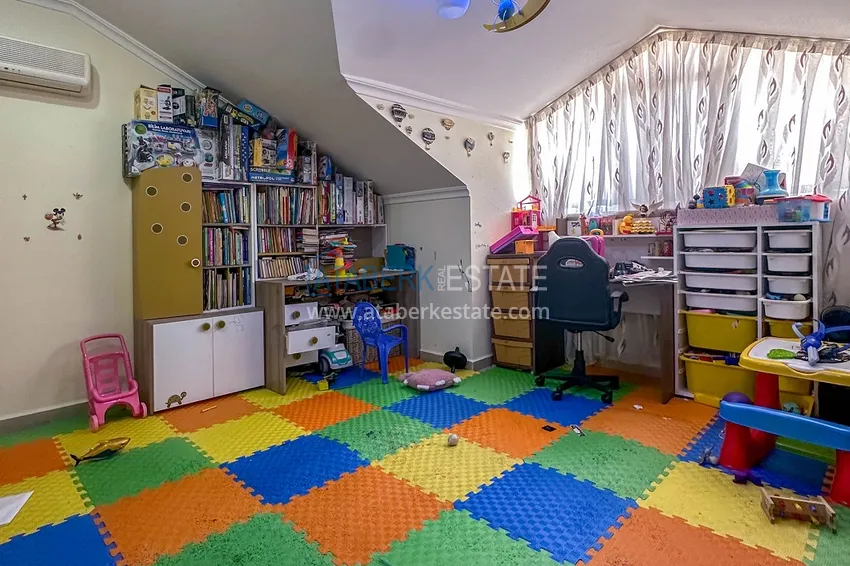 Приобрести Пентхаус-дуплекс в центре Алании – мебель, вид на море и горы, в 450 метрах от пляжа 29 