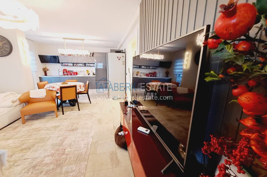 Приобрести Трехкомнатная квартира с видом в уютном жилом комплексе. Район Джикджилли, Алания 2 