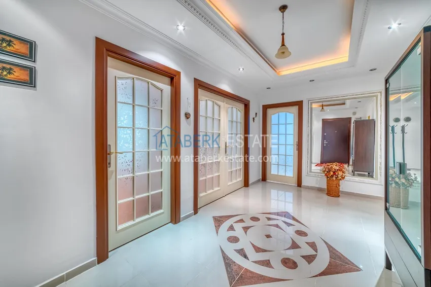 Приобрести Линейная квартира 4+1 с современным интерьером в комплексе на первой береговой в Алании, район Оба 2