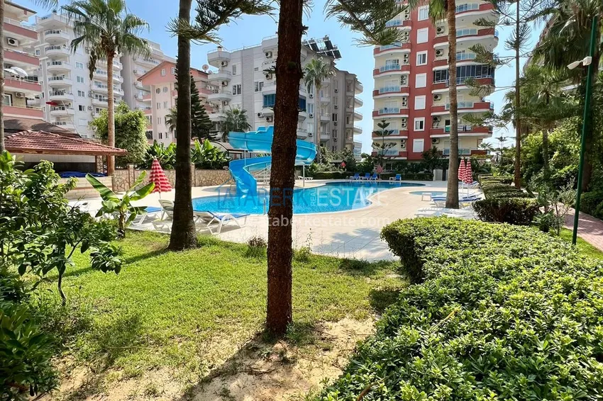 Трехкомнатная квартира в Махмутларе с мебелью в комплексе на первой береговой линии 2 