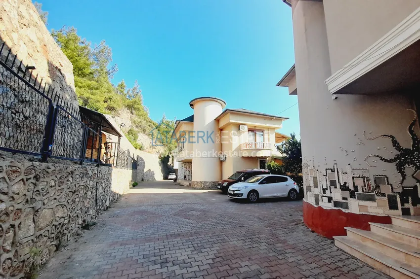 Двухэтажная смежная вилла с панорамным видом в районе Бекташ, Алания. Недвижимость подходит для гражданства 4 