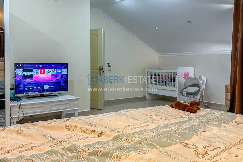 Приобрести Пентхаус-дуплекс в центре Алании – мебель, вид на море и горы, в 450 метрах от пляжа 36 