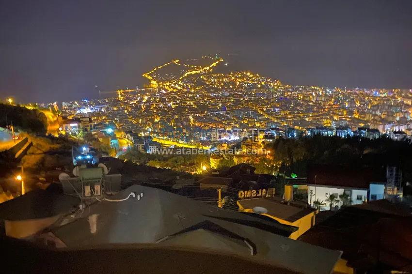 Приобрести Двухэтажная смежная вилла с панорамным видом в районе Бекташ, Алания. Недвижимость подходит для гражданства 33 