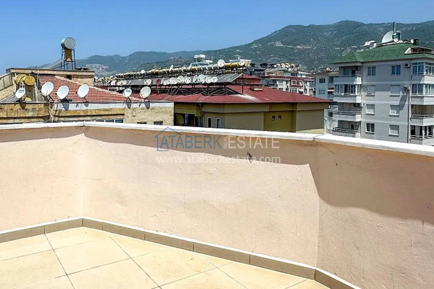 Приобрести Пентхаус-дуплекс в центре Алании – мебель, вид на море и горы, в 450 метрах от пляжа 41 