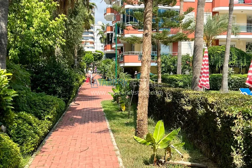 Трехкомнатная квартира в Махмутларе с мебелью в комплексе на первой береговой линии 3 