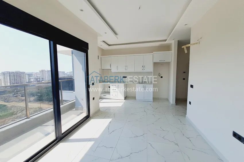 Приобрести Двухкомнатная квартира от инвестора в строящемся жилом комплексе - Махмутлар 4 