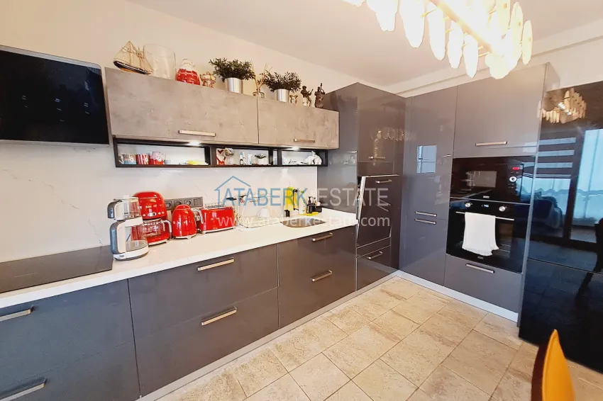 Приобрести Трехкомнатная квартира с видом в уютном жилом комплексе. Район Джикджилли, Алания 4 