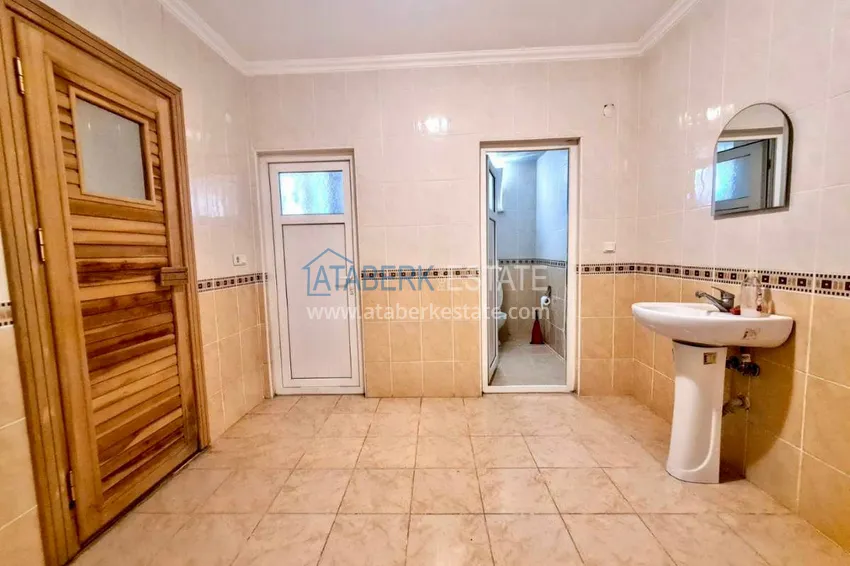 Трехкомнатная квартира в Махмутларе с мебелью в комплексе на первой береговой линии 7 