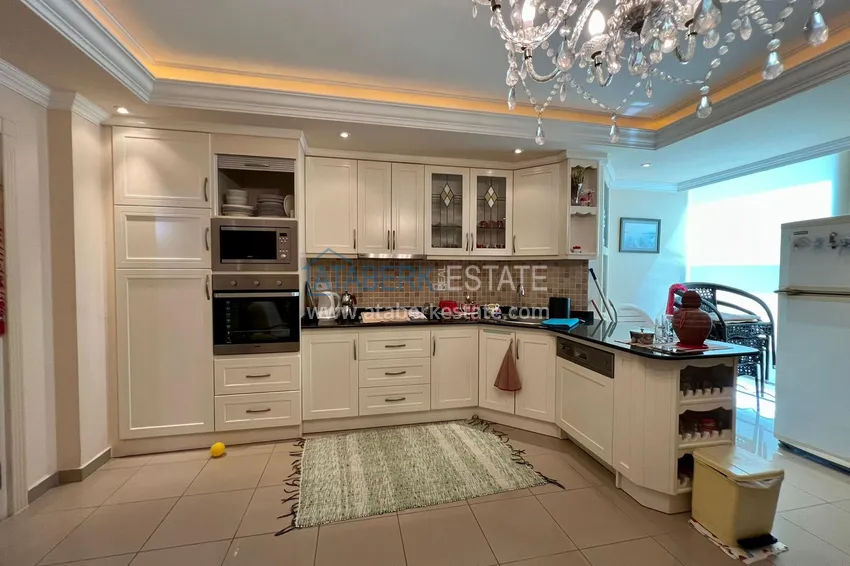 Приобрести Трехкомнатная квартира в Махмутларе с мебелью в комплексе на первой береговой линии 5 