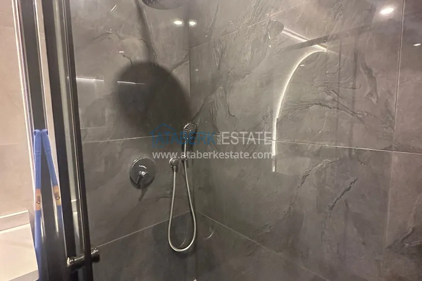 Приобрести Просторная двухкомнатная квартира с мебелью в центре Алании, район пляжа Клеопатра 11 