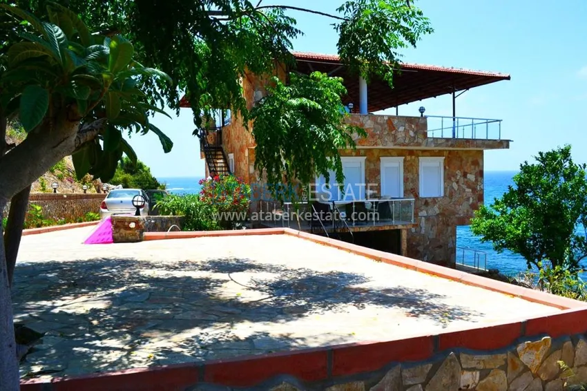 Двухэтажный особняк у самого берега Средиземного моря – Алания, район Ешильоз 10 