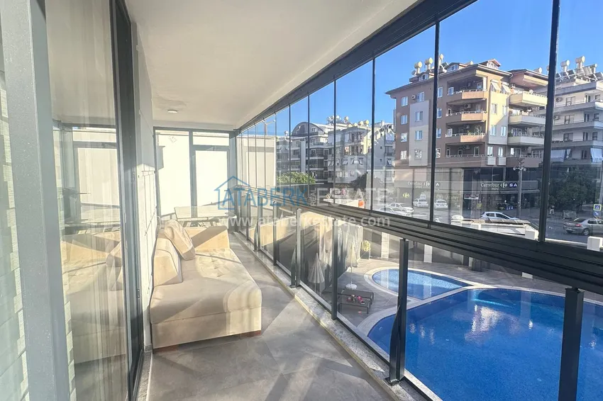 Приобрести Просторная двухкомнатная квартира с мебелью в центре Алании, район пляжа Клеопатра 13 