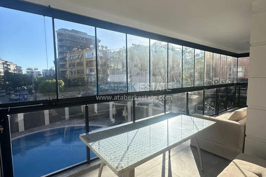 Приобрести Просторная двухкомнатная квартира с мебелью в центре Алании, район пляжа Клеопатра 14 