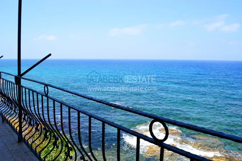 Приобрести Двухэтажный особняк у самого берега Средиземного моря – Алания, район Ешильоз 5 