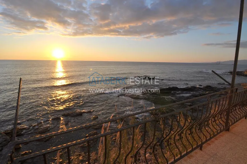 Приобрести Двухэтажный особняк у самого берега Средиземного моря – Алания, район Ешильоз 6 