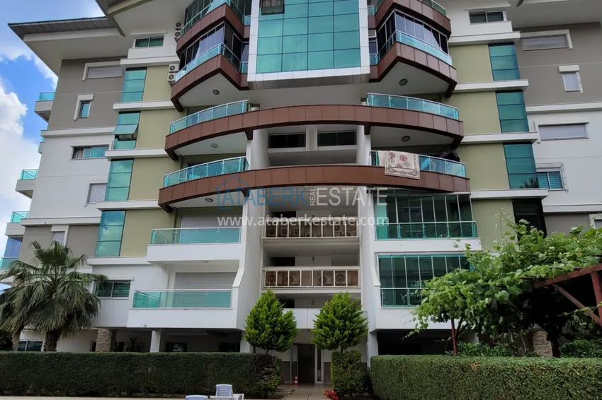 Двухкомнатная квартира с застеклённым балконом и видом на море, первая береговая линия - район Кестель, Алания 3 