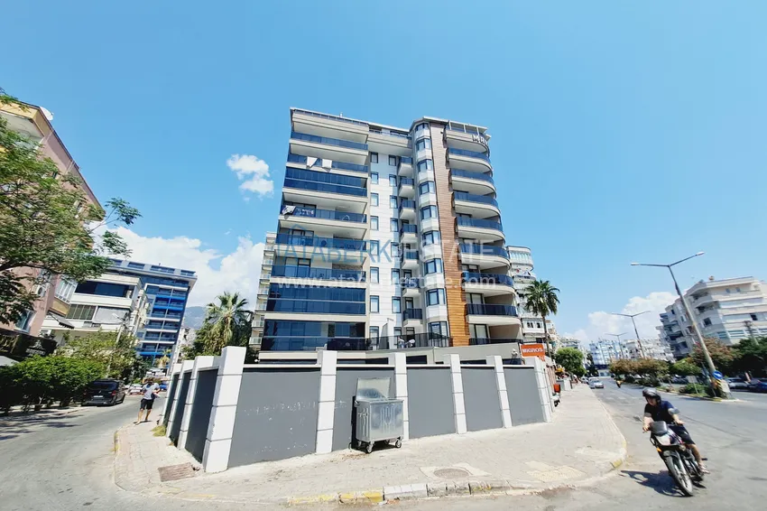 Просторная двухкомнатная квартира с мебелью в центре Алании, район пляжа Клеопатра 2 