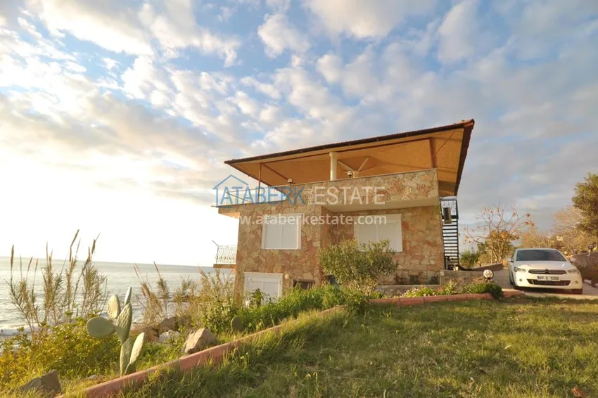 Двухэтажный особняк у самого берега Средиземного моря – Алания, район Ешильоз 4 