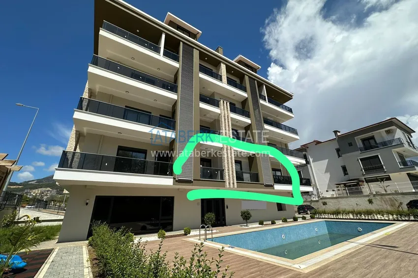 Двухкомнатная квартира с видом на горы в Алании, район Оба 5 