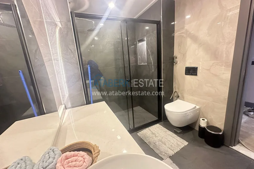 Приобрести Просторная двухкомнатная квартира с мебелью в центре Алании, район пляжа Клеопатра 10 