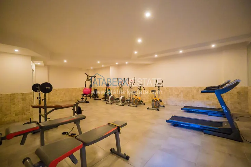 Трехкомнатная квартира с мебелью и отдельной кухней в районе Махмутлар 16 