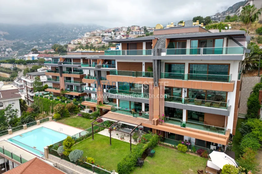 Четырехкомнатная линейная квартира с отдельной кухней в центре Алании – Хасбахче 1 