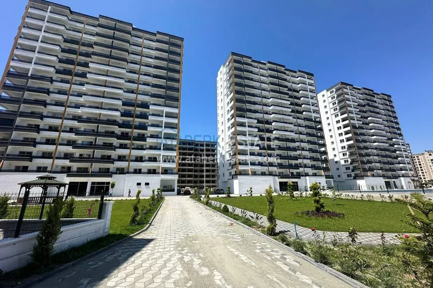 Трехкомнатная квартира с чистовой отделкой в Мерсине, Томюк 1 