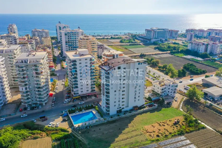 Трехкомнатная квартира с мебелью и отдельной кухней в районе Махмутлар 1 