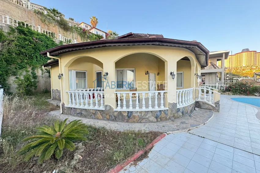 Одноэтажная меблированная вилла с панорамным видом и личным бассейном в Махмутларе 1