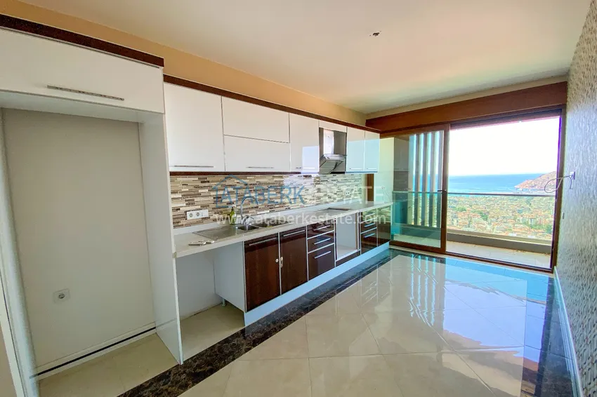 Приобрести Четырехкомнатная линейная квартира с отдельной кухней в центре Алании – Хасбахче 3 