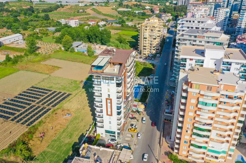 Трехкомнатная квартира с мебелью и отдельной кухней в районе Махмутлар 4 