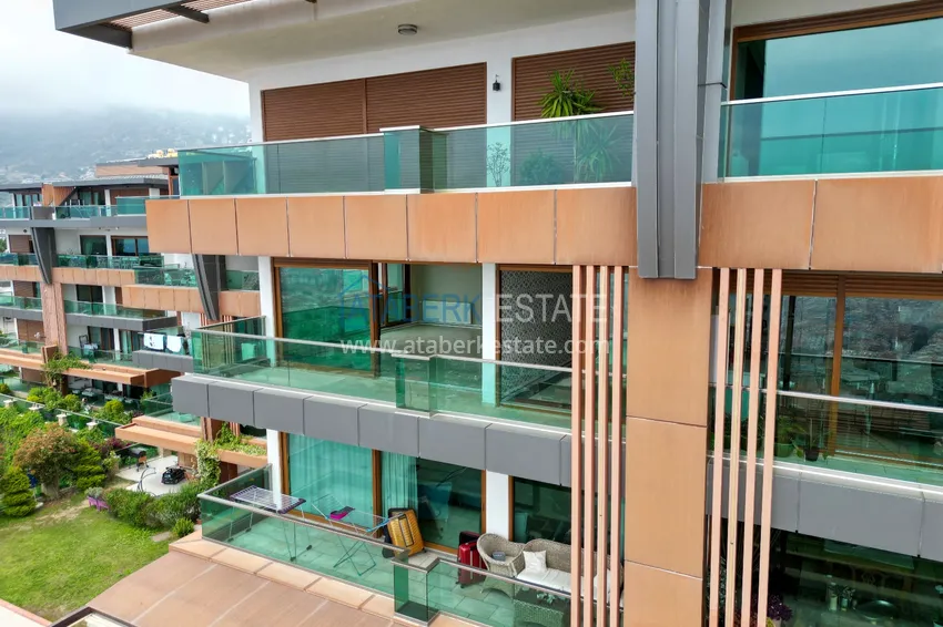 Четырехкомнатная линейная квартира с отдельной кухней в центре Алании – Хасбахче 4 