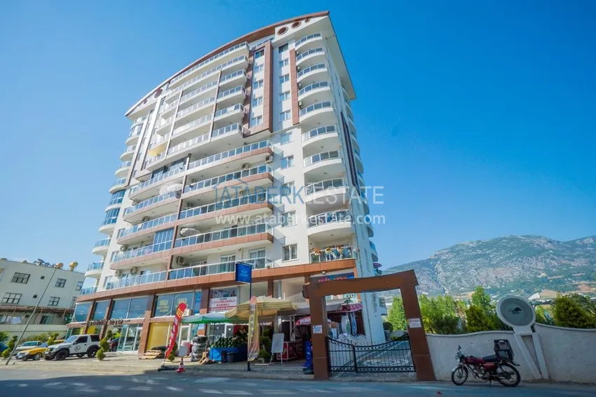 Трехкомнатная квартира с мебелью и отдельной кухней в районе Махмутлар 5 