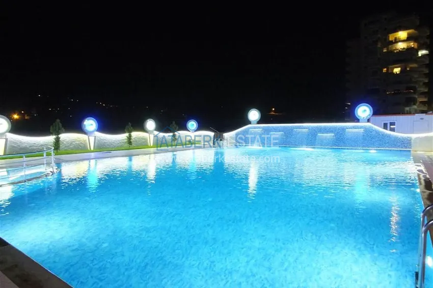 Трехкомнатная квартира с мебелью и отдельной кухней в районе Махмутлар 8 