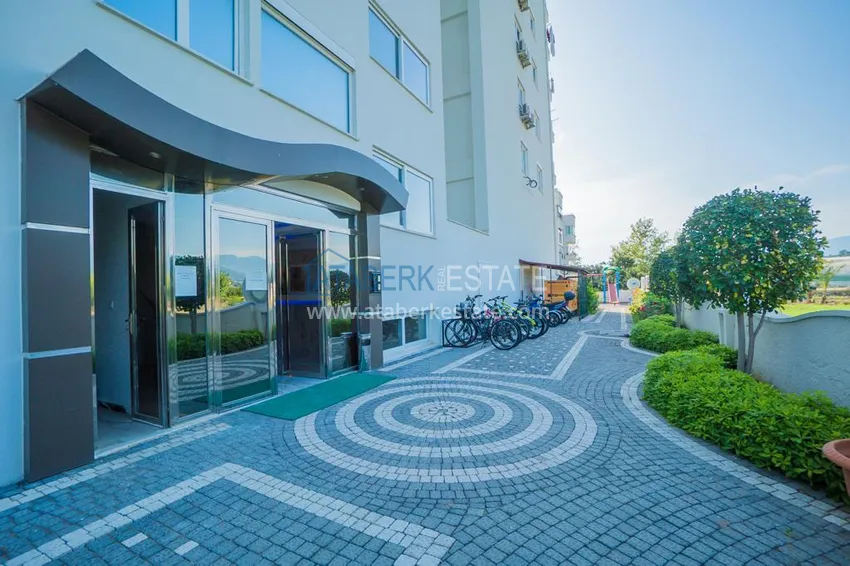 Трехкомнатная квартира с мебелью и отдельной кухней в районе Махмутлар 10 