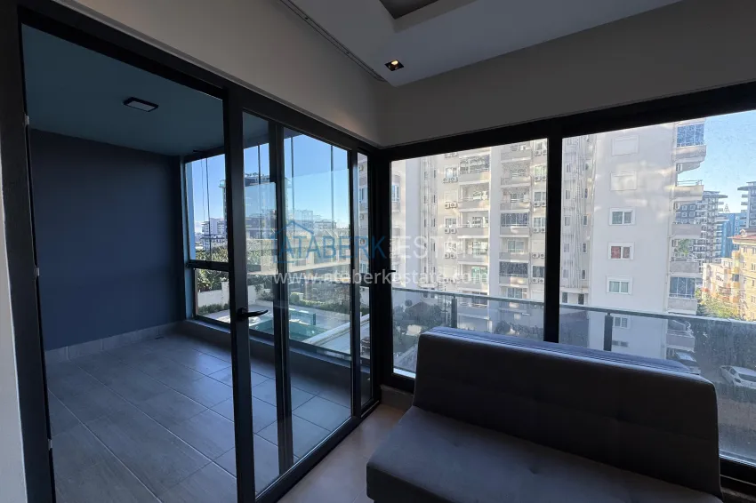 Приобрести Двухкомнатная квартира с мебелью и застекленным балконом в районе Махмутлар, Алания 9