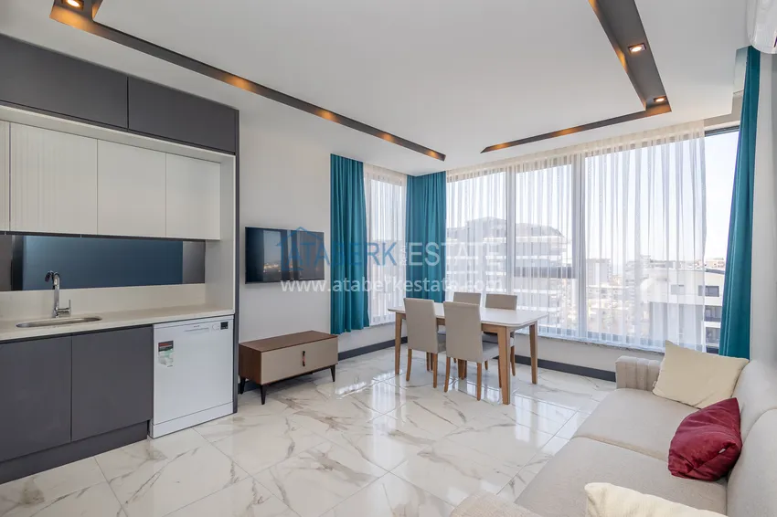 Приобрести Трехкомнатная квартира с мебелью в центре Махмутлара, район субботнего рынка 2