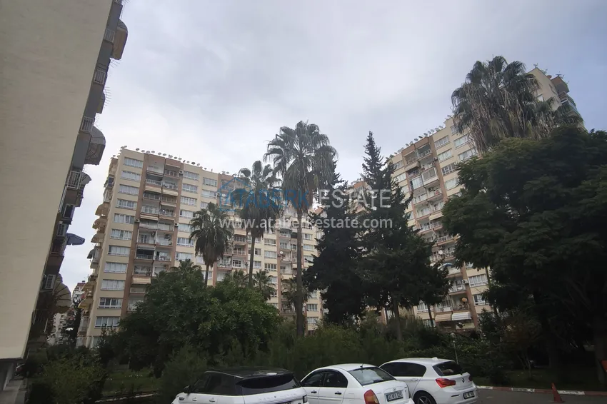 СРОЧНАЯ ПРОДАЖА: Трехкомнатная квартира с капитальным ремонтом в районе Мендерес, Мезитли 13 