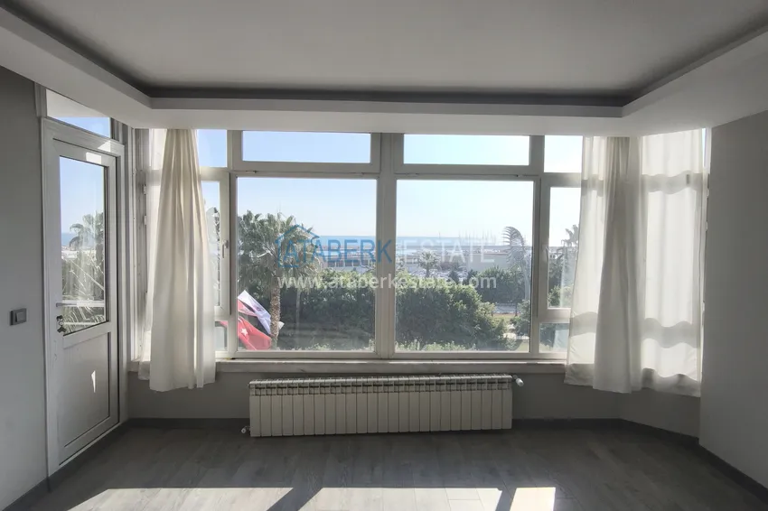 Приобрести Линейная квартира 3+1 после капитального ремонта на первой линии – Мерсин, район Енишехир 14 