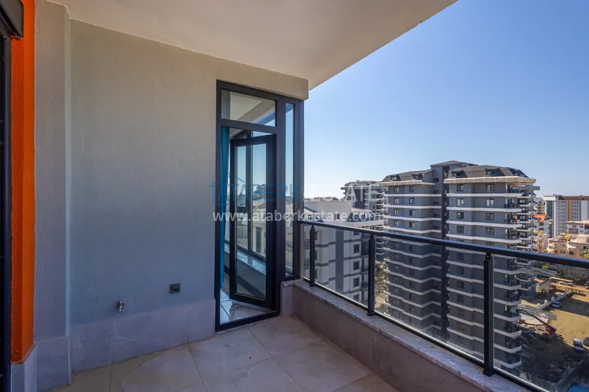 Приобрести Трехкомнатная квартира с мебелью в центре Махмутлара, район субботнего рынка 18